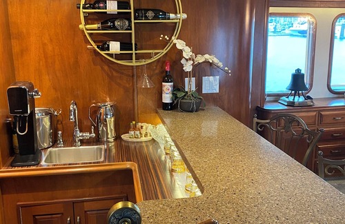Sitka Alquiler De Eote | Unique yacht with WiFi in Sitka harbor - 3 bedrooms