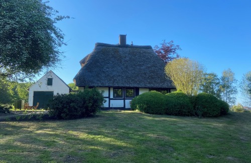 Damp Casa | Uniquely charming thatched cottage with 900 square meters of land and a view of the Baltic Sea Pure nature