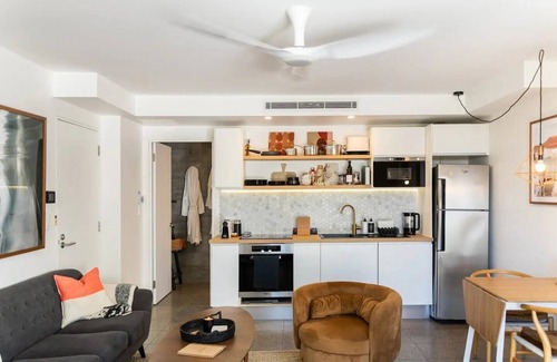 Bilgola Beach Apartamento | Habitación con una decoración única en la ladera con vistas a la playa Bilgola