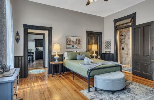 Clarksville Casa | Unit #1 117 Marion St