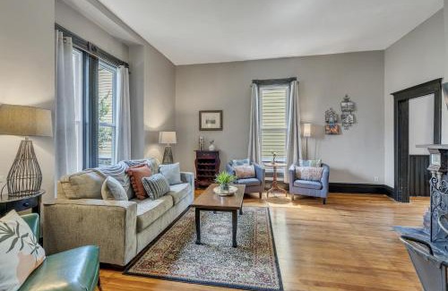 Clarksville Casa | Unit #1 117 Marion St