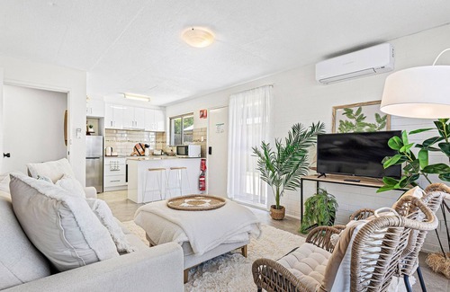 Long Beach Apartamento | Unit 1: Coastal Gem in prime location