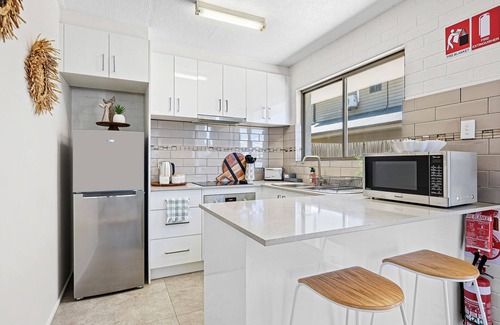 Long Beach Apartamento | Unit 1: Coastal Gem in prime location