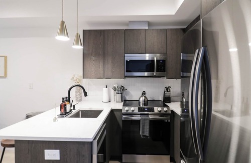 Shaw Condominio | Unit 1: Stylish Studio w/ King bed+ Sofa Bed