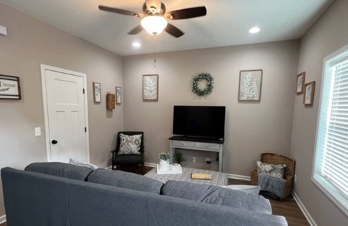Shelbyville Apartamento | Unit 101Newly built one story apartment on the edge of town