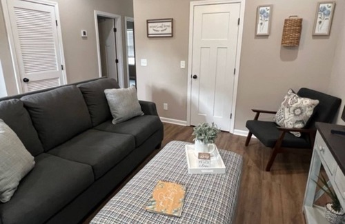 Shelbyville Apartamento | Unit 101Newly built one story apartment on the edge of town