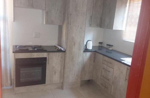 Mmabatho Apartamento | Unit 12 Bachelor Apartment self catering complete