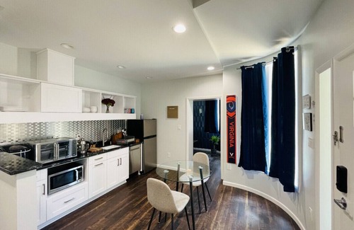 Charlottesville Condominio | Unit 2 Expansive Luxury Suite for up to 4 Persons
