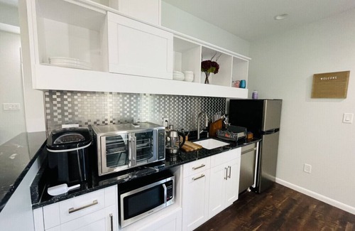 Charlottesville Condominio | Unit 2 Expansive Luxury Suite for up to 4 Persons