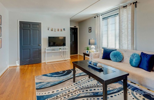 Midtown Apartamento | Unit 201 2 BR with Sleeper Futon