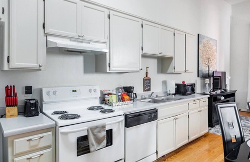 Gaslamp Quarter Hotel | This hotel is a 2 bedroom(s), 1 bathrooms, located in San Diego, CA.