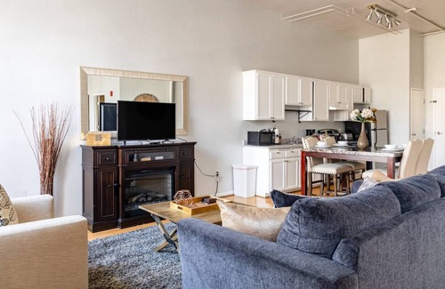 Gaslamp Quarter Hotel | This hotel is a 1 bedroom(s), 1 bathrooms, located in San Diego, CA.