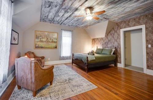 Clarksville Casa | Unit #4 117 Marion St
