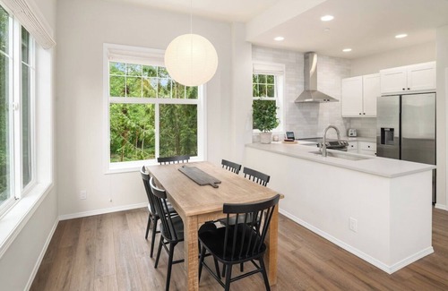 Bellevue Casa | Unit 4 One Central · Newly Remodeled Executive Home - Unit 4
