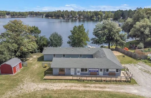 Long Lake Cabina | Unit 5 Long Lake Lodge - Lakefront - 1 bedroom - Beach+Kayaks