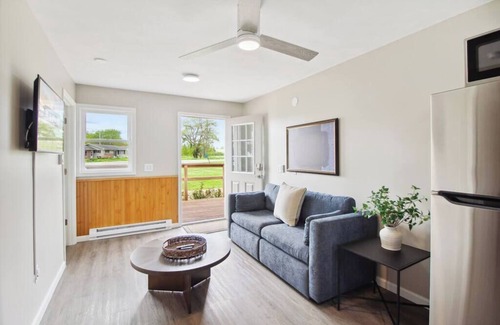 Long Lake Cabina | Unit 6 Long Lake Lodge - Lakefront - 1 bedroom - Beach+Kayaks