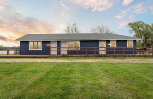 Long Lake Cabina | Unit 6 Long Lake Lodge - Lakefront - 1 bedroom - Beach+Kayaks