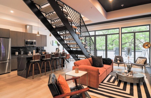Shaw Cama Y Desayuno | Unit 8: Spacious 2BR Penthouse | Sleeps 8