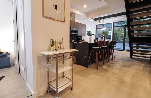 Shaw Cama Y Desayuno | Unit 8: Spacious 2BR Penthouse | Sleeps 8