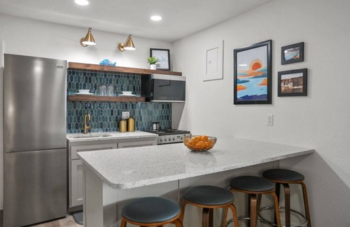 Lake of the Ozarks Condominio | Unit 9-3 Bedrooms, 1 Bath, Offering a Spectacular View