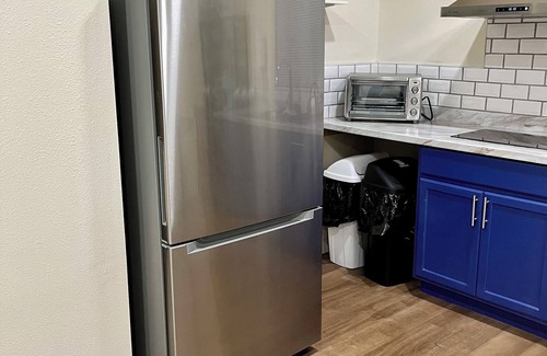 Canoga Park Casa | Unit A - Near UCLA WH, Kaiser, Dignity, Cedars Providence, RAMS & More