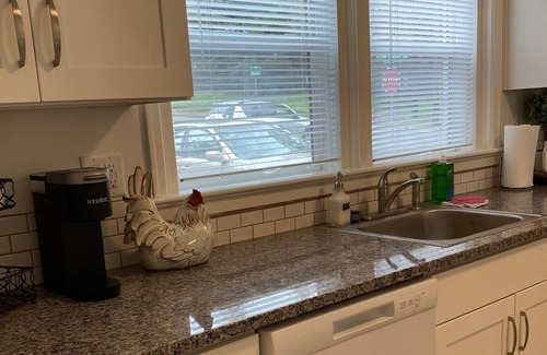 West Salem Apartamento | Unit B at the Manor House, month to month