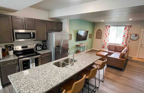 Spokane Apartamento | Central 3/2, garage, private yard, walk to arena, EV charger