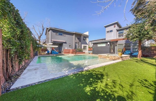 MLK Casa | Unit B Cute 2 bed 2 bath private home with shared pool