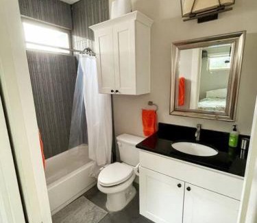 MLK Casa | Unit B Cute 2 bed 2 bath private home with shared pool