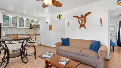 Ensenada Apartamento | Unit facing Steps Beach and with close beach access