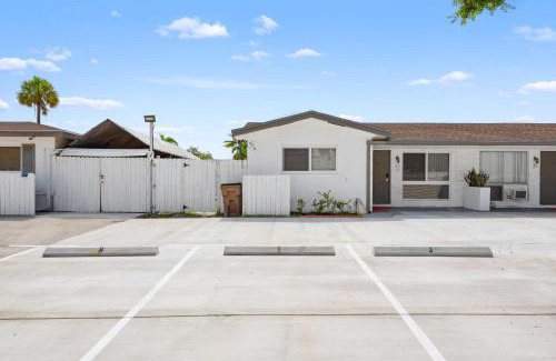 Deerfield Beach Apartamento | Unit J SeaI Private Room near Deerfield Beach
