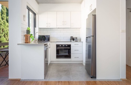 Neutral Bay Apartamento | Unit With Balcony, Backyard and Parking Near Shops