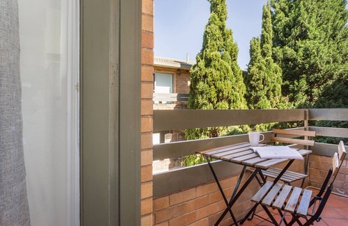 Neutral Bay Apartamento | Unit With Balcony, Backyard and Parking Near Shops