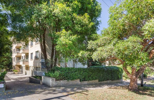 Neutral Bay Apartamento | Unit With Balcony, Backyard and Parking Near Shops