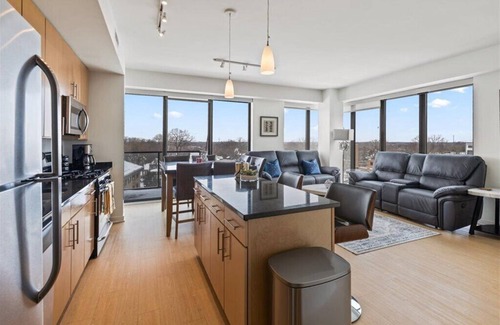 Evanston Apartamento | "Unity of Evanston" 3 BDR+2BA ModernLuxe High Rise