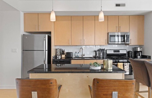 Evanston Apartamento | "Unity of Evanston" 3 BDR+2BA ModernLuxe High Rise