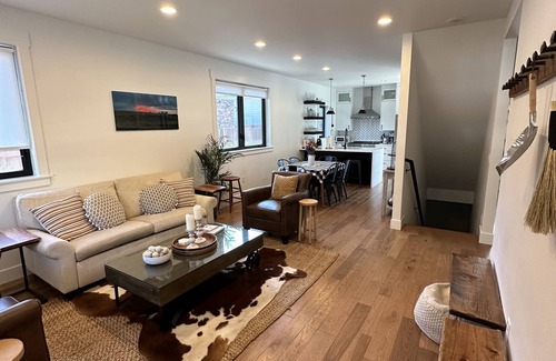 University District Casa | University Area Great Escape