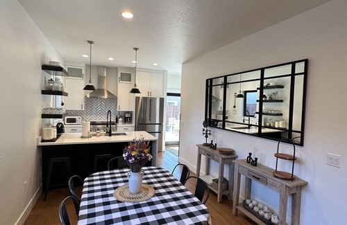 University District Casa | University Area Great Escape