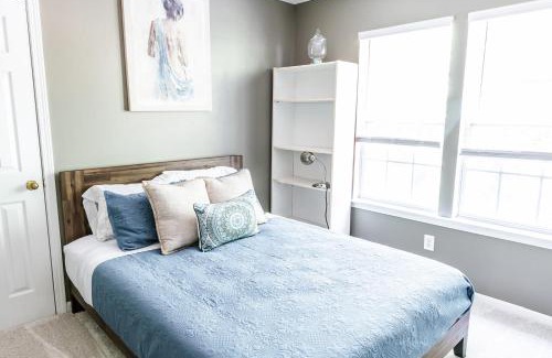 Charlotte Casa | University Escape with hot tub and fire pit