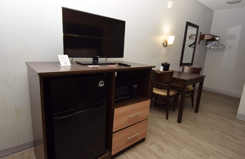 Eggertsville Hotel | University Manor Inn