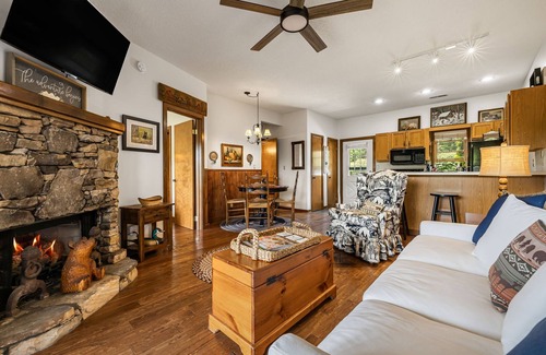Wolf Laurel Condominio | Unlimited Golf Access private 18 hole club Wolf Laurel, Hatley Pointe, dine, ski