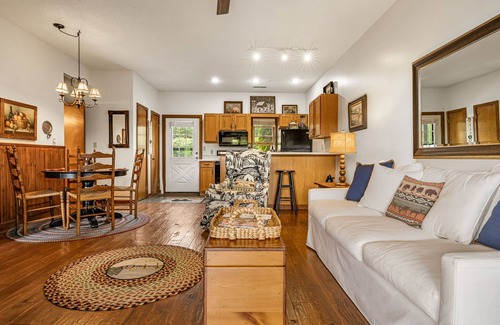 Wolf Laurel Condominio | Unlimited Golf Access private 18 hole club Wolf Laurel, Hatley Pointe, dine, ski