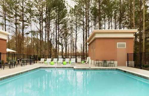 Johns Creek Casa | Unlock a Pampering & Romantic Escape! Pool, Gym