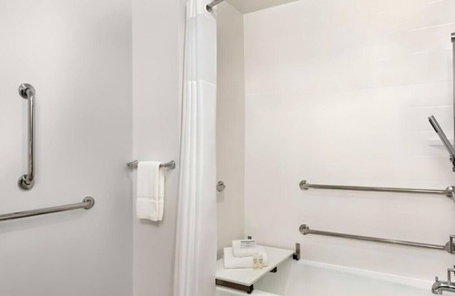 Johns Creek Casa | Unlock a Pampering & Romantic Escape! Pool, Gym