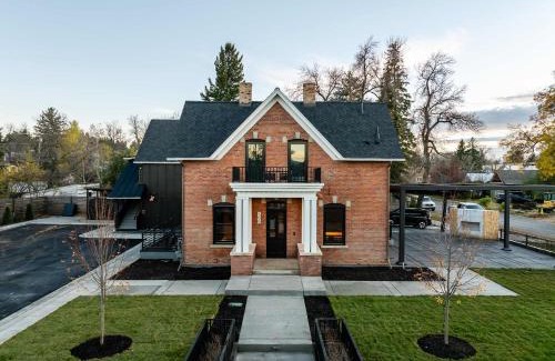 Downtown Bozeman Casa | Unmatched Privacy & Luxury for the Entire Family