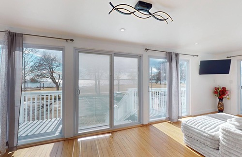 Riverside Casa | Unobstructed Beachfront Views in this 4-bed, 2 bathroom house in Riverside