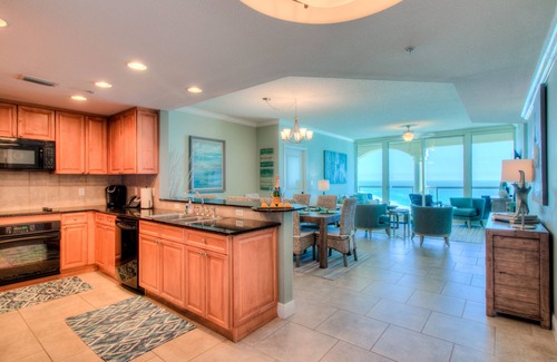 Pensacola Beach Condominio | VISTAS FRONTALES AL GOLFO - PISO 18 - TORRE 3 - ¡TARIFAS TODO INCLUIDO! NUEVOS MUEBLES!