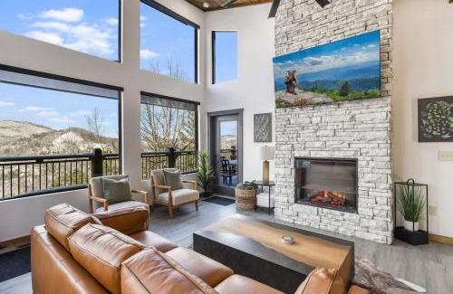 Wears Valley Casa | Unobstructed Panoramic Mountain Views