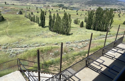 Davenport Apartamento | Unobstructed Views Of Lake Roosevelt in Newly Renovated Hotel/Restaurant