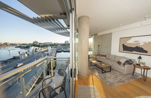 Inner Harbour Condominio | Unobstructed Water Views from stunning condo!